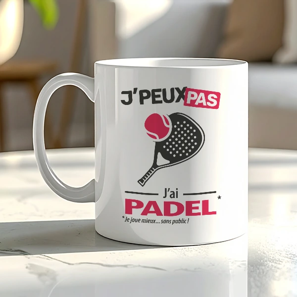 Mug anniversaire original pour collègue avec le slogan 'je peux pas, j'ai padel'