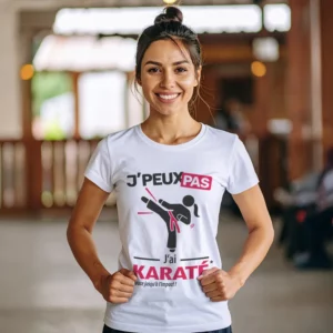 Design humoristique 'Je peux pas, j’ai karaté' imprimé sur t-shirt blanc pour femme