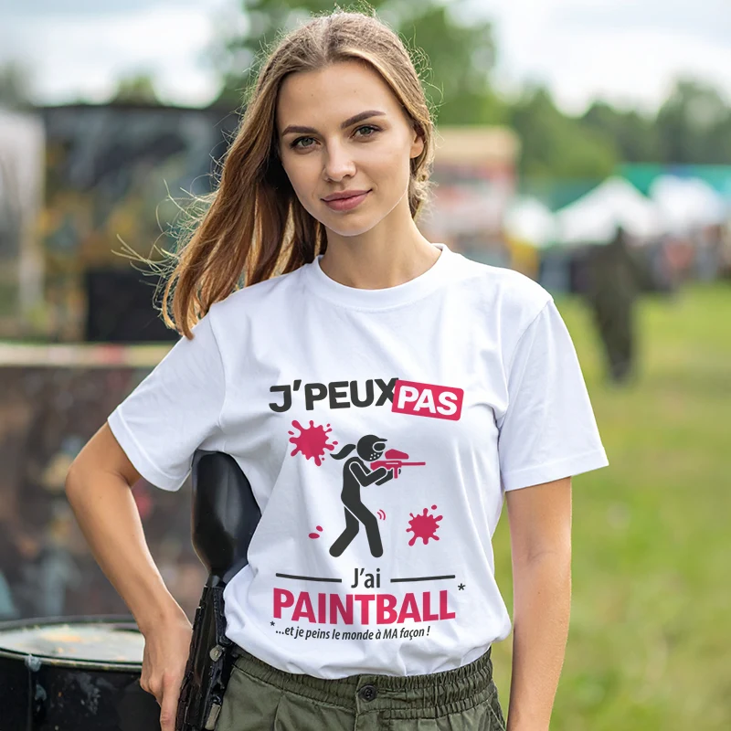 Design humoristique 'Je peux pas, j’ai paintball' imprimé sur t-shirt blanc pour femme