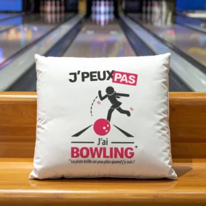 Coussin cadeau pour décorer votre intérieur avec 'Je peux pas, j’ai bowling' version femme