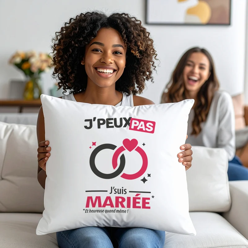 Coussin de mariage pour votre salon avec 'Je peux pas, je suis mariée' version femme