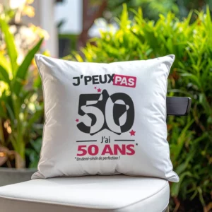 Coussin cadeau original pour fêter son anniversaire avec 'Je peux pas, j'ai 50 ans'