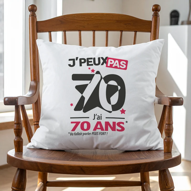 Coussin cadeau original pour fêter son anniversaire avec 'Je peux pas, j'ai 70 ans'