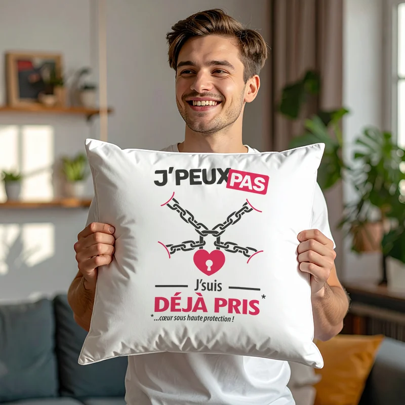 Coussin fun à offrir en cadeau avec la phrase 'Je peux pas, je suis déjà pris'