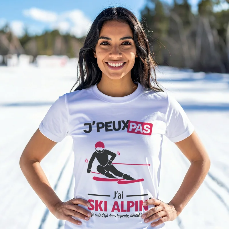 T-shirt femme skieuse en montagne 'Je peux pas, j'ai ski alpin' personnalisé