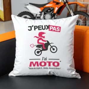 Esprit compétition et terrain extrême avec ce coussin biker cross 'je peux pas, j'ai moto'.