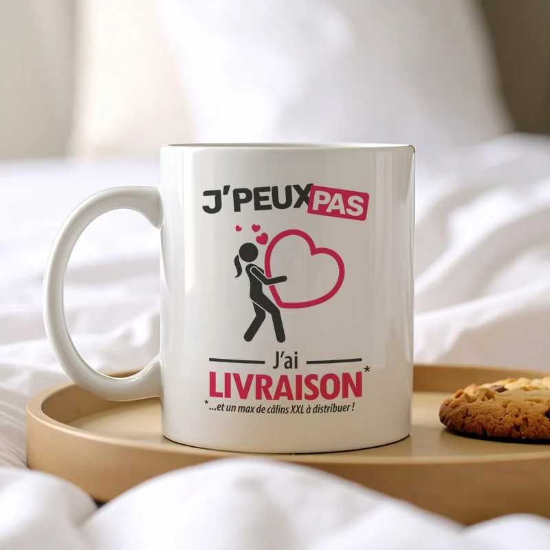 Mug et tasse anniversaire 'Je peux pas, j'ai livraison' version femme câlineuse