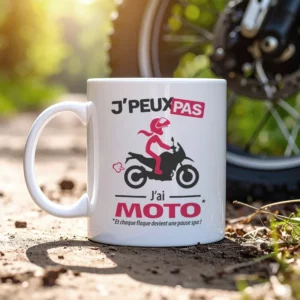 Un mug moto trail « Je peux pas, j’ai moto » pour les femmes baroudeuses.