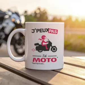 Esprit grand tourisme avec ce coussin et le message biker iconique 'je peux pas, j'ai moto'.