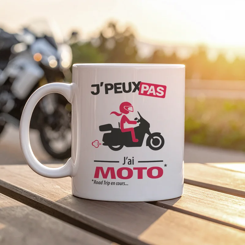 Esprit grand tourisme avec ce coussin et le message biker iconique 'je peux pas, j'ai moto'.