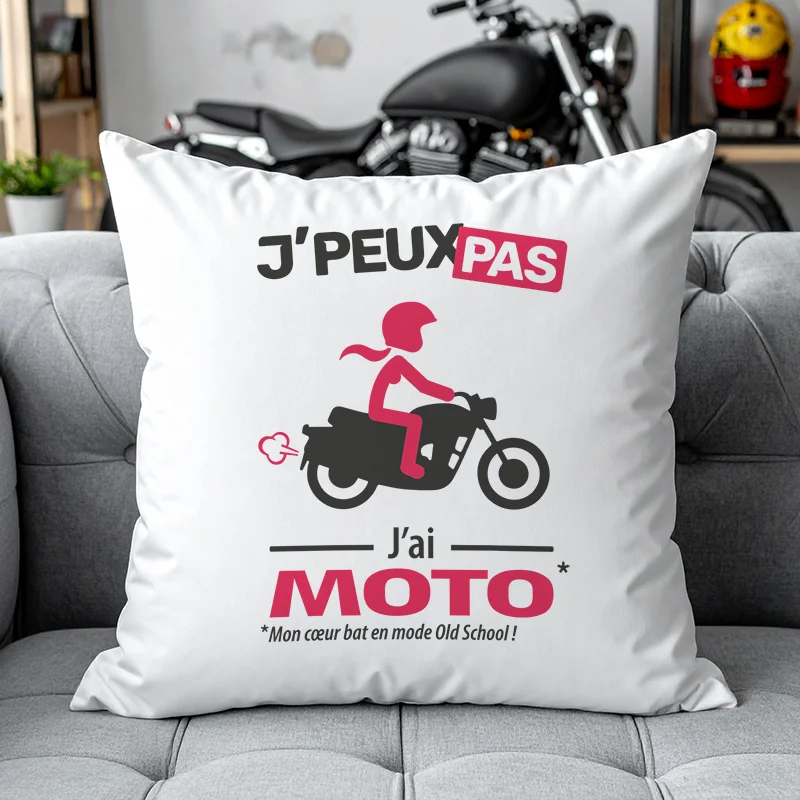 Esprit vintage garanti avec ce coussin bikeuse et le message culte 'je peux pas j'ai moto'