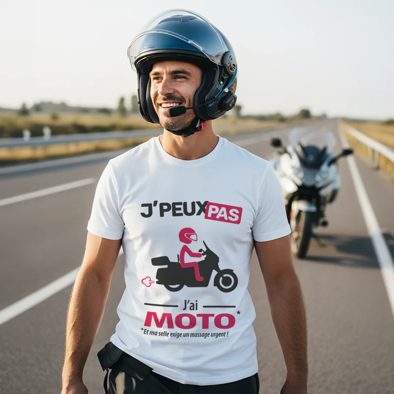 T-shirt homme « Je peux pas, j’ai moto » version touring pour les passionnés de longs trajets.