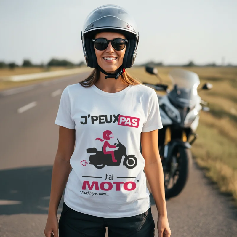 T-shirt femme routière « Je peux pas, j’ai moto » pour les voyageuses de la route.