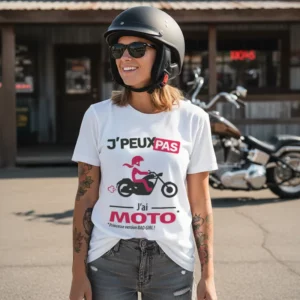T-shirt femme chopper « Je peux pas, j’ai moto », entre élégance rebelle et esprit de liberté.