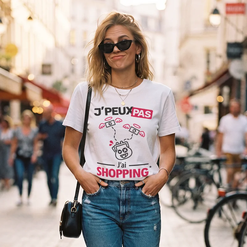 T-shirt femme tendance et fun avec la citation culte 'je peux pas' à personnaliser